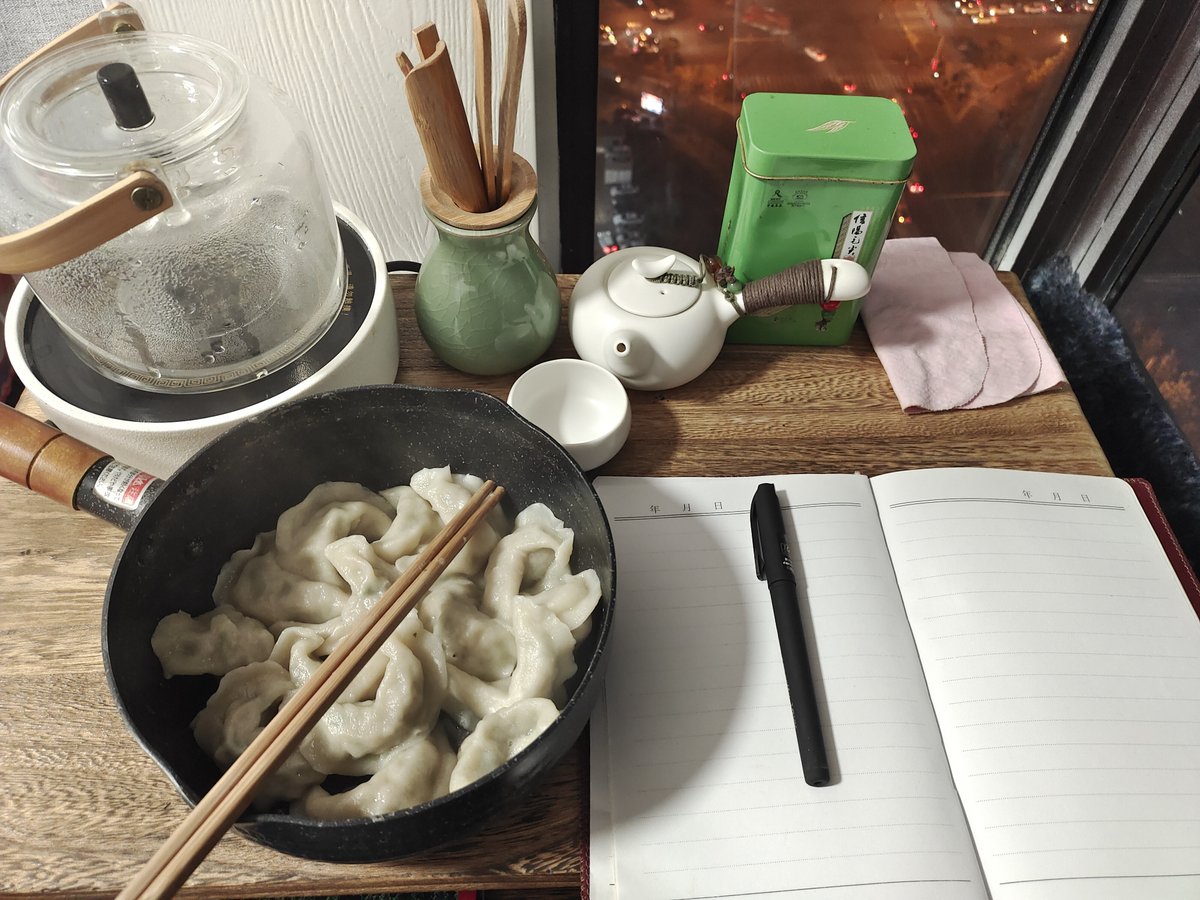 KobetsVioletta's tweet photo. My partner left a sticky note saying "I saved the last dumpling for u" on my laptop—small stuff that makes my day. https://t.co/VnkGdVxayX