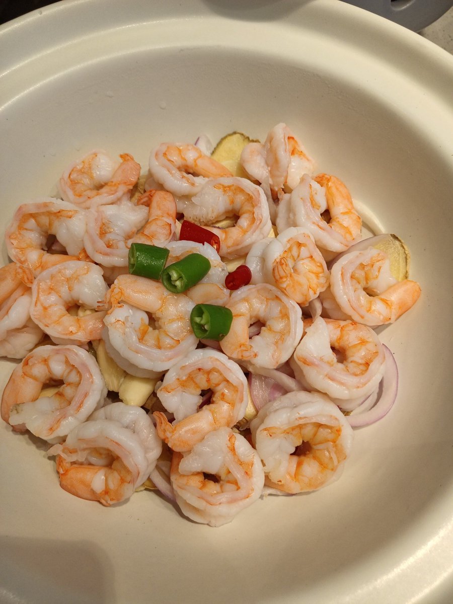 reddish_rita's tweet photo. Just whipped up garlic butter shrimp with lemon and parsley for a quick weeknight meal—15 mins, zero fancy skills, total comfort food! https://t.co/VCrDLDahFd