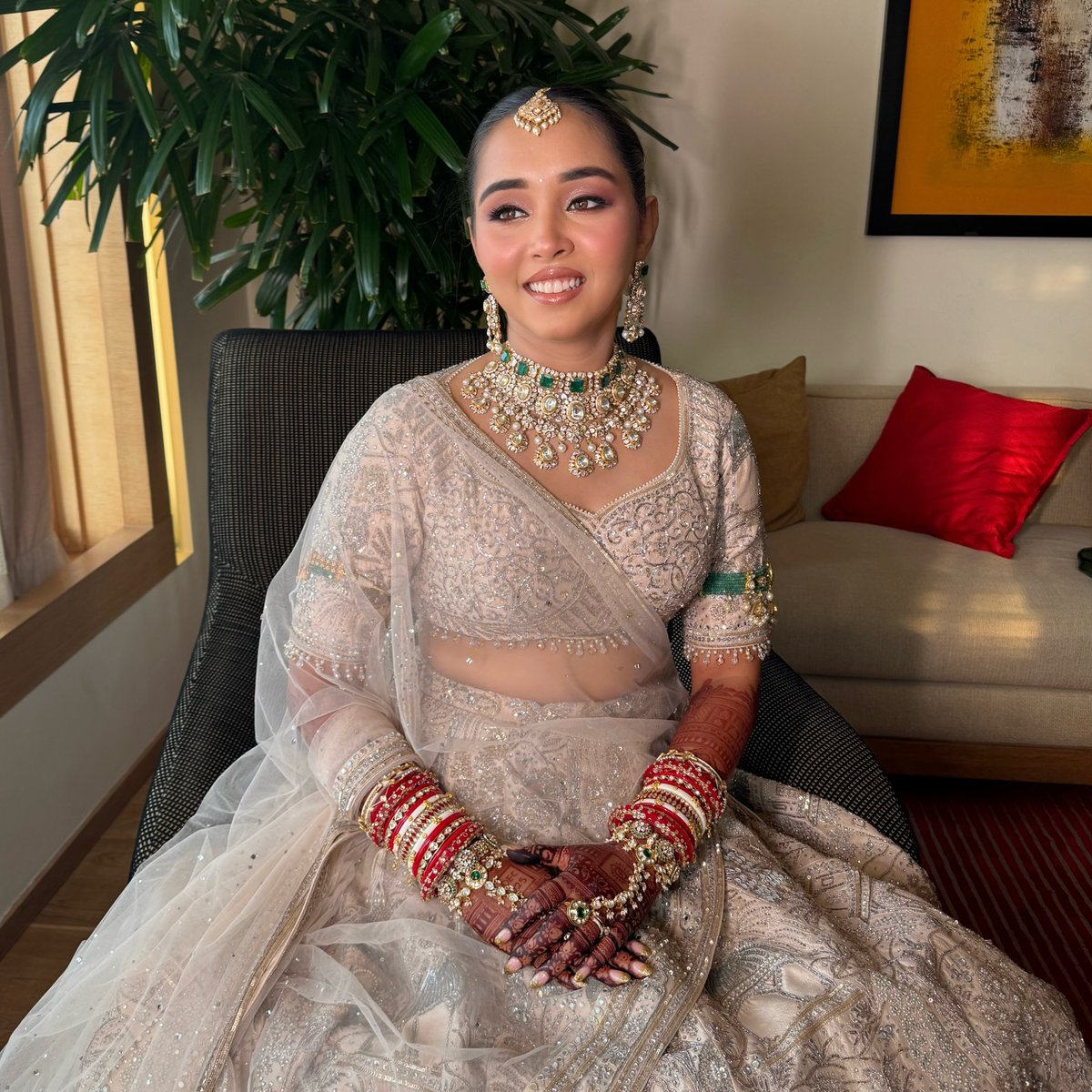rash_ym's tweet photo. Signature soft-glam look for my beautiful bride, @palakjain2501. Makeup: @blendwithkhushi
Hair: @hairbysufya
Outfit: @matsyaworld
Jewellery: @mnk. jewels https://t.co/BRO47a43cN