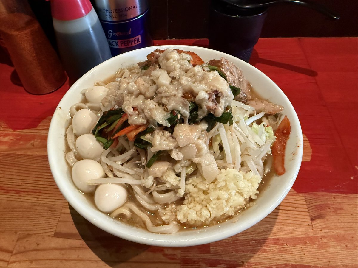 yabu___chan's tweet photo. ラーメン二郎 会津若松駅前
TP:うずらニラキムチ

すんごいもちもち麺で、絶対ミソの方が合うなーと思いながら食べてた。次来ることがあればミソにします👊 https://t.co/azadOKuXyq