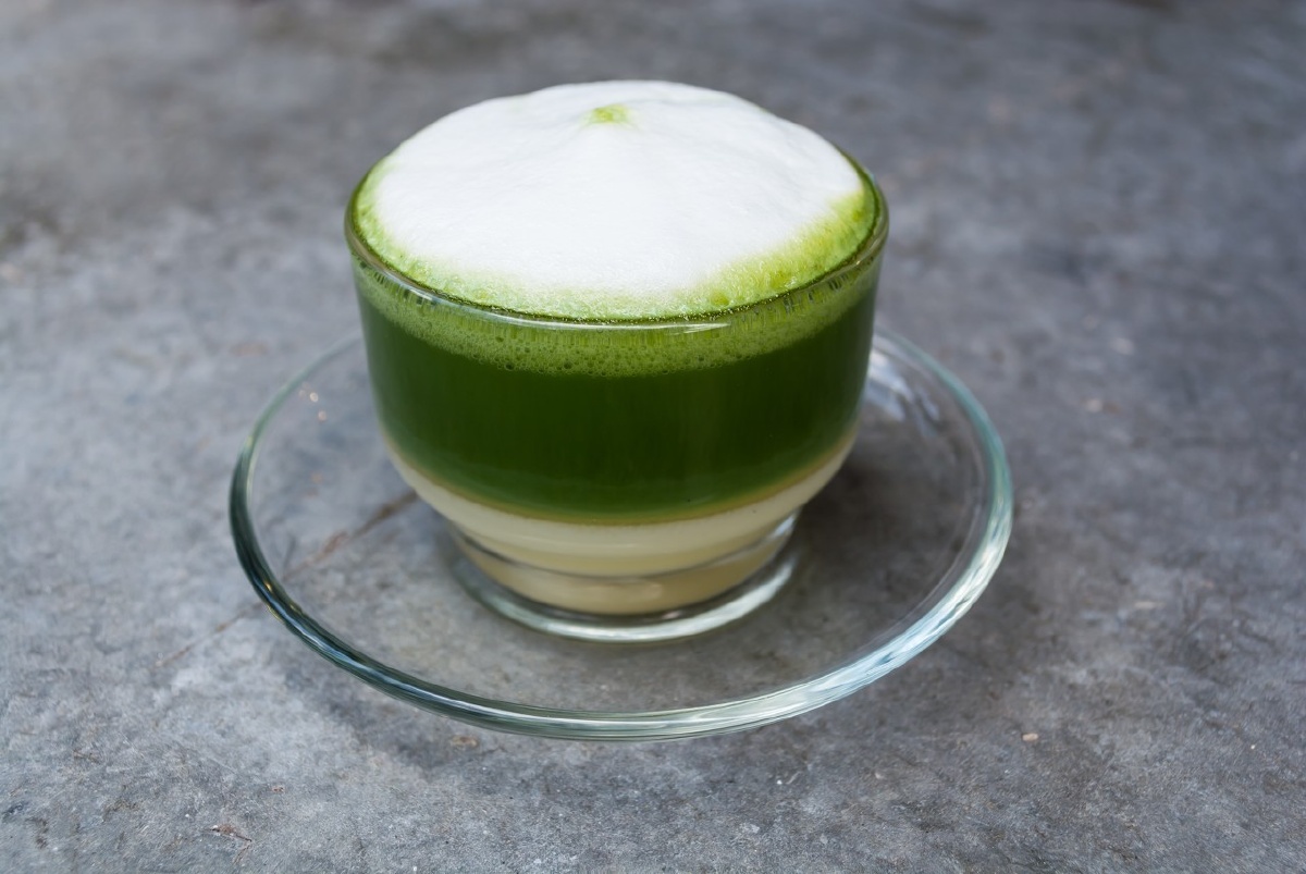 ermolaevairina1's tweet photo. Try this 2-min iced matcha latte! Whisk matcha powder + hot water, add ice + oat milk, done—creamy, earthy, and perfect for sunny afternoons.， https://t.co/WBsA2lXIo4
