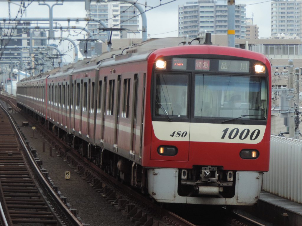 T_K_redthunder's tweet photo. 8/13の撮影報告①
大森町駅(1)

平日ダイヤなのを忘れており、増結は終わりかけの時間から撮影を始めました
アルミ車に比べるとイマイチな感じがする銀千ながら、オール銀の12両を見るとめっちゃかっこいいなと思います https://t.co/hi95WVSW3u