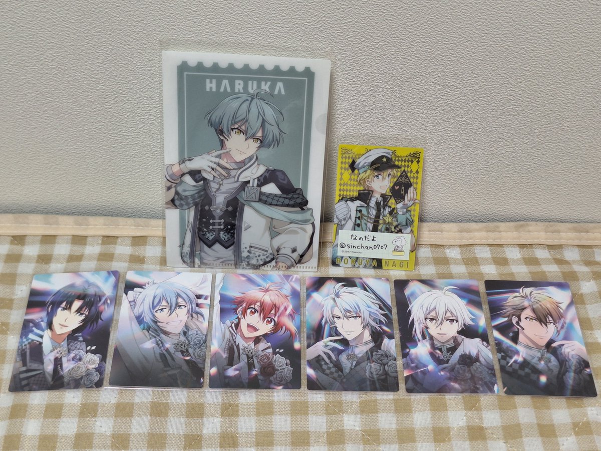 sinchan0707's tweet photo. @riyuru176 初めまして、お声かけ失礼致します。写真まとめてのものになりますが、壮五↔悠とのご交換は可能でしょうか？只今海浜幕張駅付近のフードコートにおりまして、このあと会場に向かう予定です。ご検討よろしくお願い致します。 https://t.co/aCvkCxzuLF