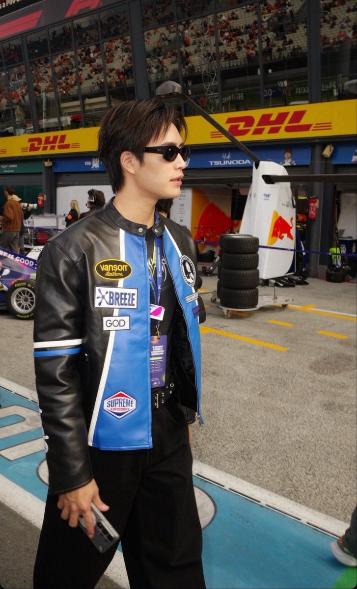 Jai_bx's tweet photo. ที่พูดว่าเว่อร์ไม่ใช่ไรนะ บัตรแพดด็อกยังไม่ได้ยืนในเลนส์เลยจริงๆ ตอนเห็นได้แต่ โห หูวว โห555 จริงๆเลย มันแบบเห้ยนาย ยิ่งกว่าจริงๆ https://t.co/1m1aLcveTD