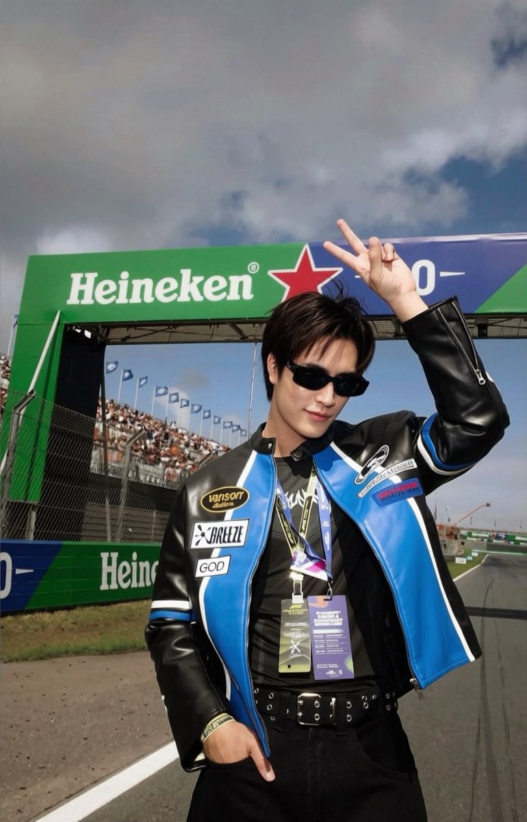 Jai_bx's tweet photo. ที่พูดว่าเว่อร์ไม่ใช่ไรนะ บัตรแพดด็อกยังไม่ได้ยืนในเลนส์เลยจริงๆ ตอนเห็นได้แต่ โห หูวว โห555 จริงๆเลย มันแบบเห้ยนาย ยิ่งกว่าจริงๆ https://t.co/1m1aLcveTD