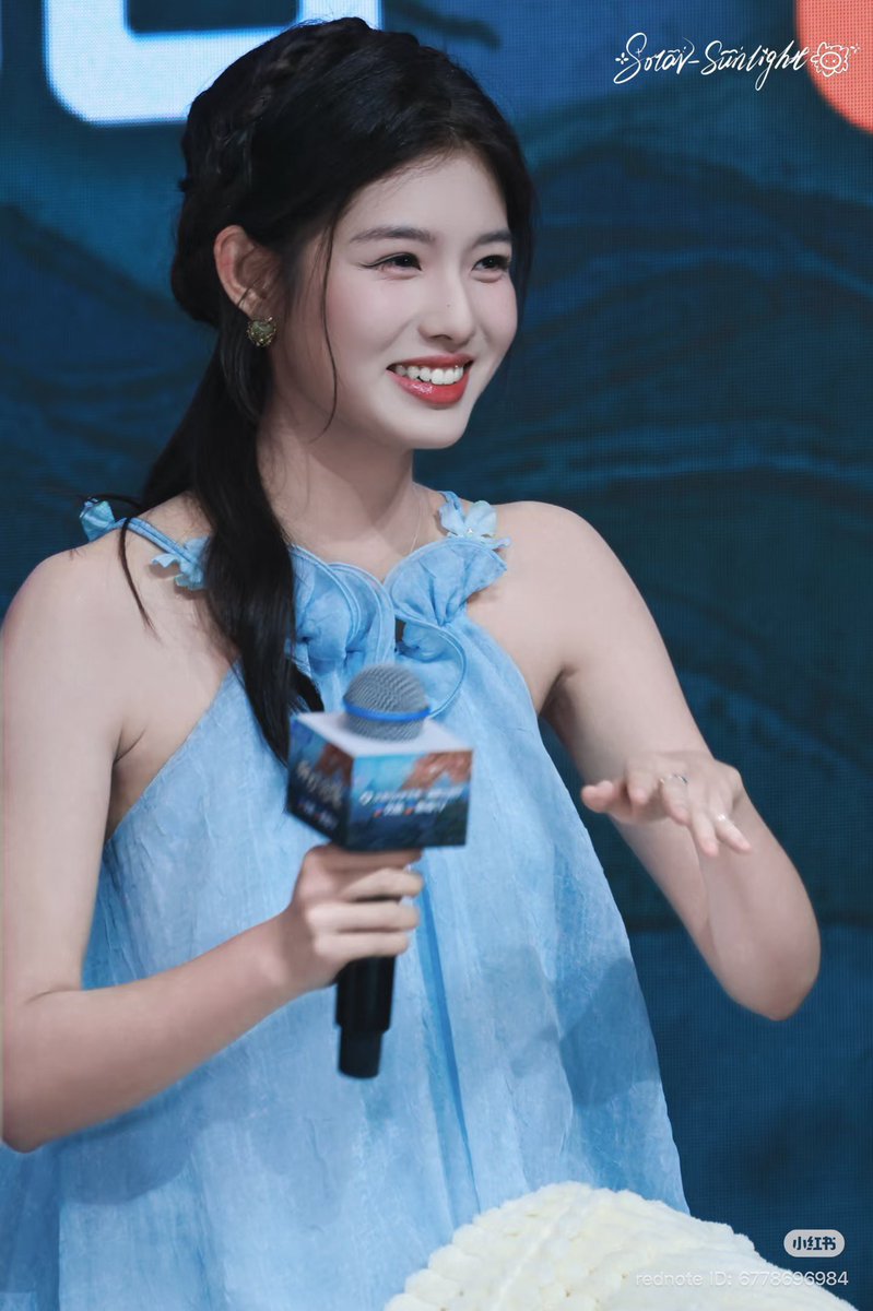 aimicam's tweet photo. 260823⌇Pull Strings offline promotion 

Pretty princess. 🩵

#Aimi #艾米 #에이미 #PullStrings #师兄太稳健 https://t.co/9sarh9ZDRE