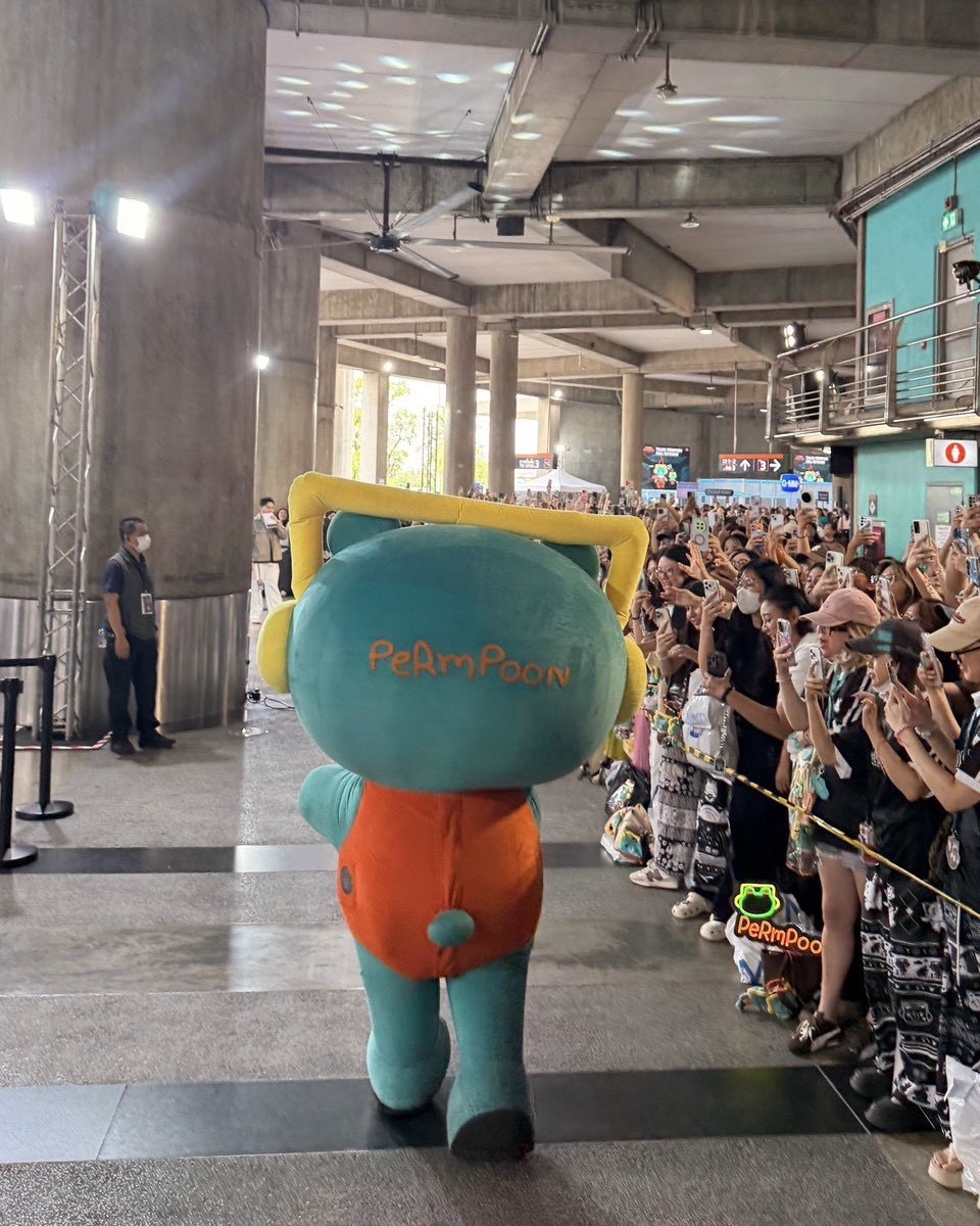 permpoon_GMMTV's tweet photo. พิเพิ่มวันฉามแอบลงมาจากดาวหาย่าๆยายๆ🥰
#PondPhuwinConcertD3
#PERMPOON https://t.co/fwxx0rkWMC