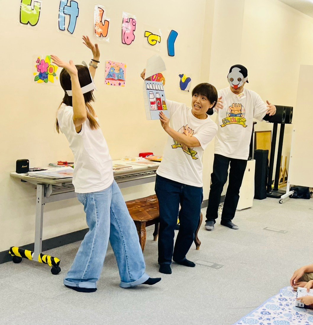 yasuspiegel's tweet photo. 今日のけんけんぱーく、暑い中ご来場ありがとうございました！！
クイズしたり、おばけ踊ったり、ラップ歌ったり、四宮さんのオニのサラリーマン聞いたり、工作したり。
盛り沢山なおはなし会になりました🧜
可愛い海の探検を沢山作ってくれてありがとう🌊🪸 https://t.co/LFfJg5Z26s