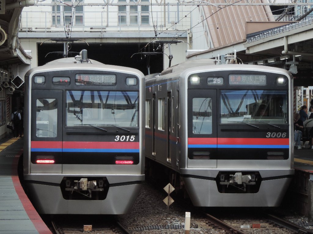 T_K_redthunder's tweet photo. 8/13の撮影報告⑦
京成高砂駅

ホーム先端のいかにも入らないで欲しそうなところを避けると、障害物の隙間から盗撮してるかのような感じですね…
やっぱり京成3000いいですよね https://t.co/YSy4fcaZxt
