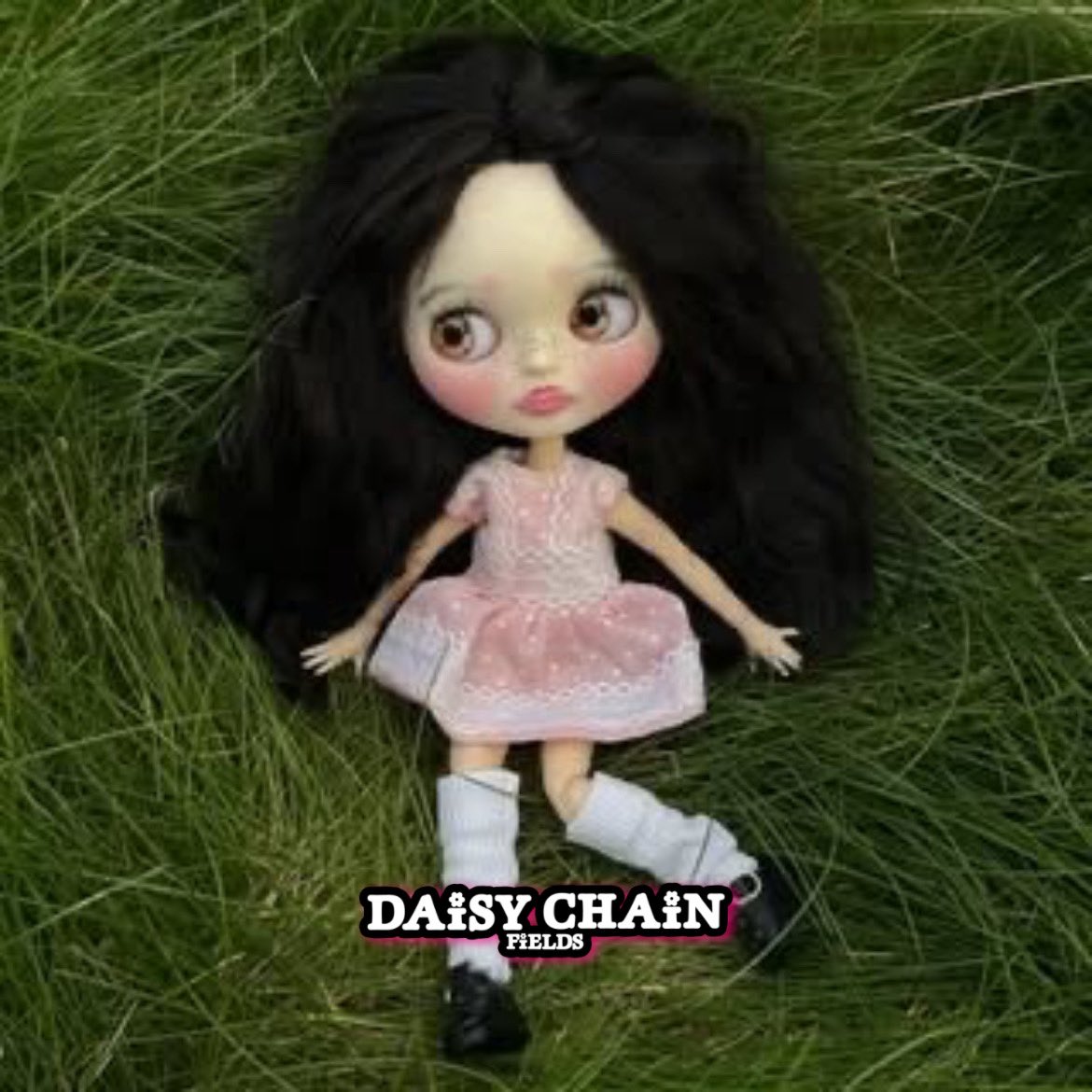 daisycures's tweet photo. for anyone who wants to put a daisy chain fields sticker on their pfp 🌼 https://t.co/8VVRsw0ztZ #daisychainfields #daisychainfestival https://t.co/AoCoDZSlXb