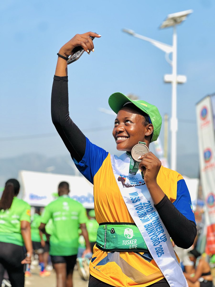 shivannamugerwa's tweet photo. Meet my new friend @AngellaSummer ,, whom we ran over 5km at #tuskerlite Rwenzori. Marathon ,,@misstourismUga @wekesa_amos @WasswaEmma_ e https://t.co/zp1xmyoHp2