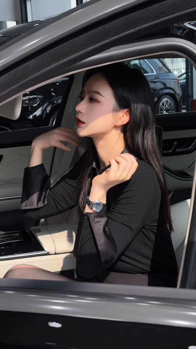 alexandra20ao6's tweet photo. 30+ 的已婚汽车销售阿姨，第一次在推特上面发正面自拍，能收获朋友们的喜欢吗？ https://t.co/dVgP52G4Ab