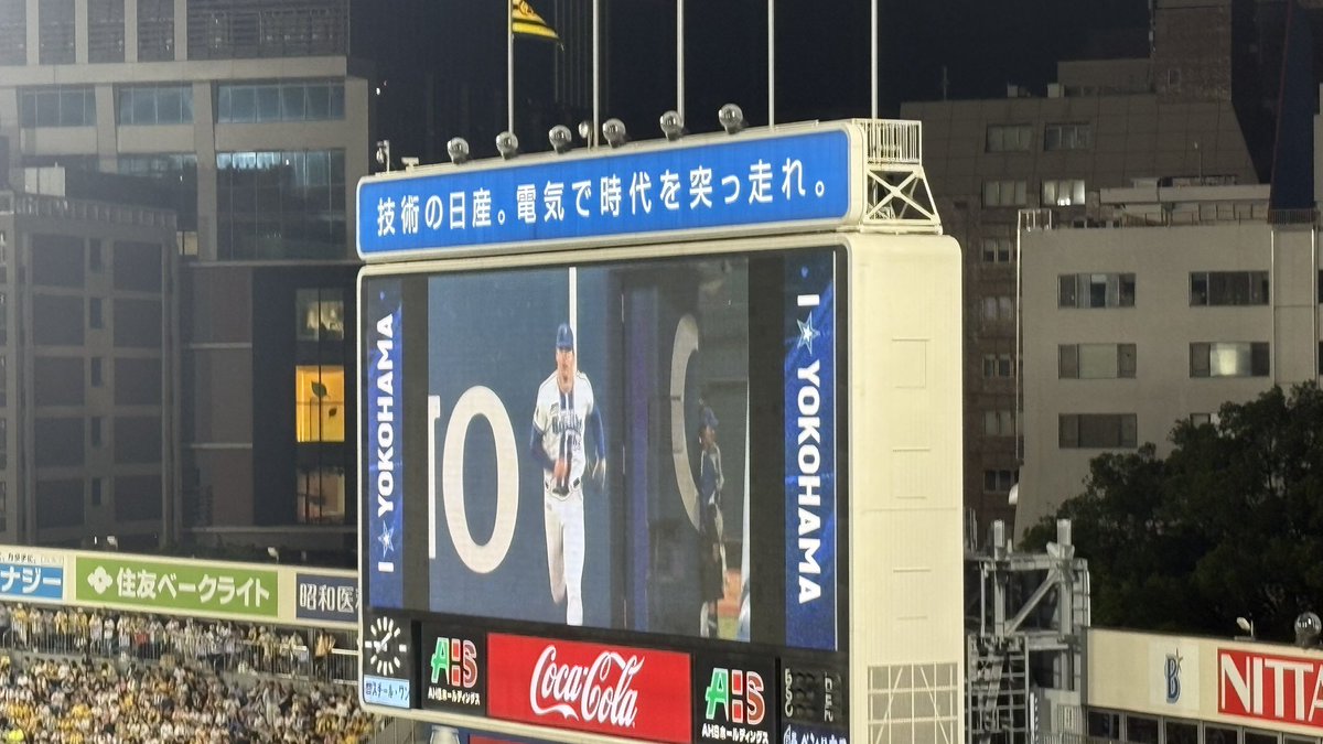 b1v1chm's tweet photo. 走ってくるレイノルズさん鬼かっけぇ…
現地で久々に見た気がする https://t.co/jxmUs9XWDr