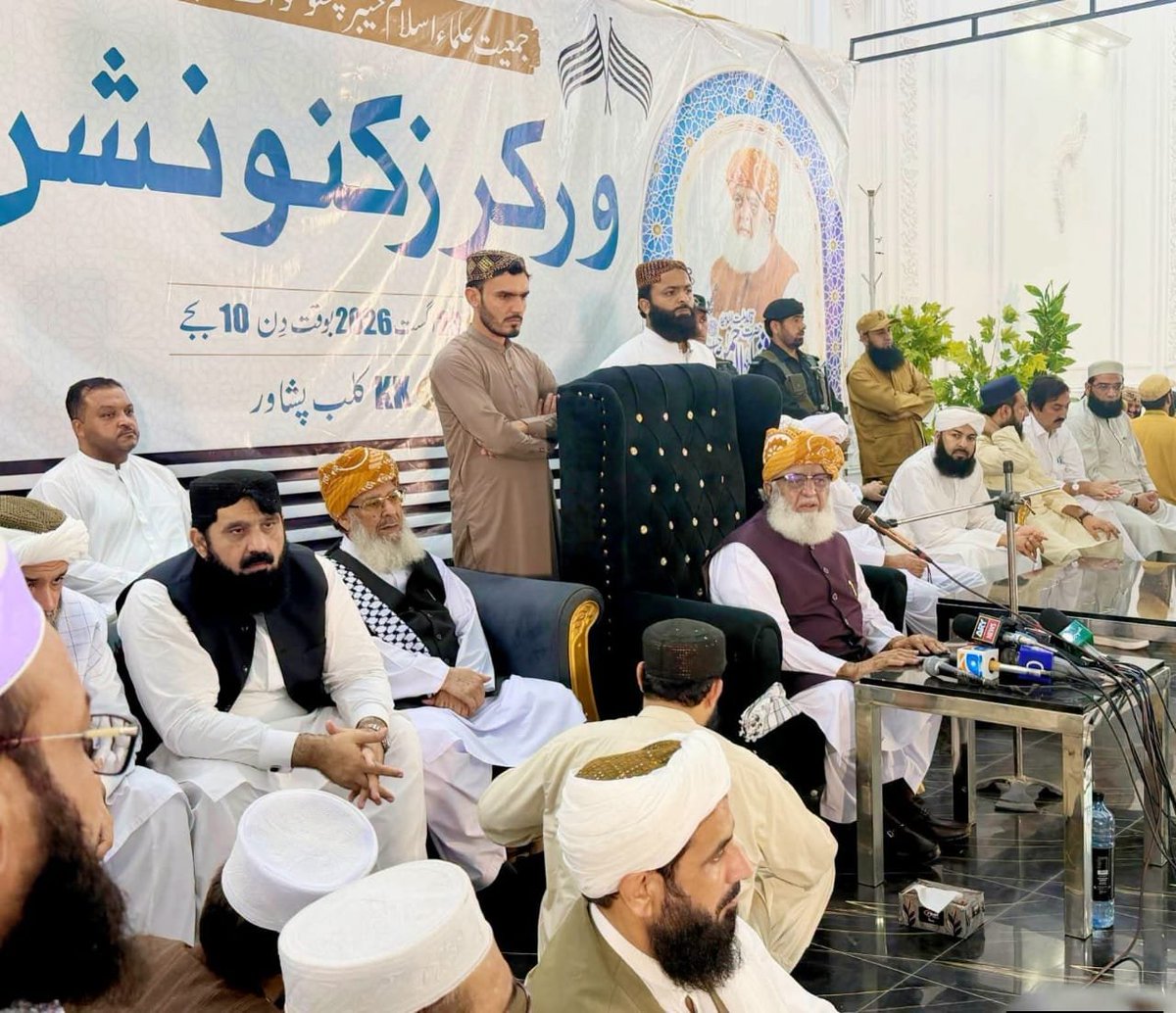 YaarMuhammd's tweet photo. #جےیوآئی_ورکرزکنونشن_پشاور

اتنے سنگ دل نہ بنو کچھ تو مروت سیکھو https://t.co/g9XMnBhBzX