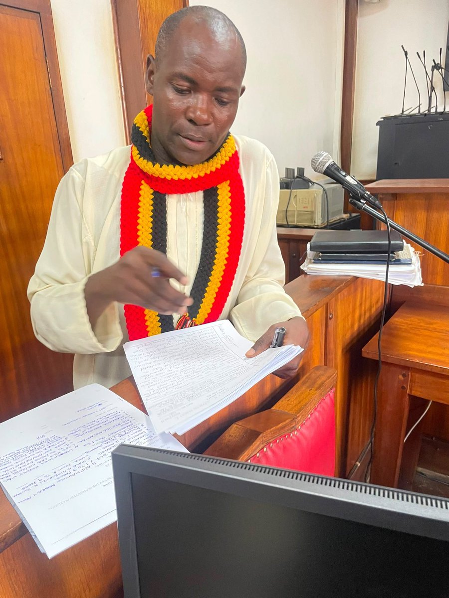 MaleMabiriziHKK's tweet photo. Buganda R'd Chief Magistrate Kidasa granted my MANDATORY bail, thereby ordering that I pay 2M, which I don't have,I was taken back 2 Luzira until 2nd next month. Kindly fundraise it via 0701881231 0787263086 or reach out to my Lawyer, Yasin Ssentumbwe @munagomba on +256700966287 https://t.co/Z525LAUaV2