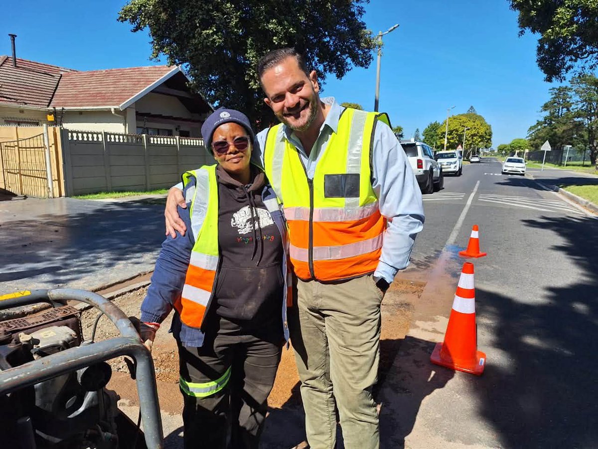 Our_DA's tweet photo. ❄️☀️ As Cape Town shakes off winter, the roads are getting some attention too.

In the DA-run City of Cape Town, teams are repairing the potholes and crocodile cracks left behind after winter on Cedar Road in Thornton.

It’s the everyday work of keeping our city moving and getting the basics right. 💙

🔗 See how we can get your town or city working for all: https://t.co/abESLCW1c7