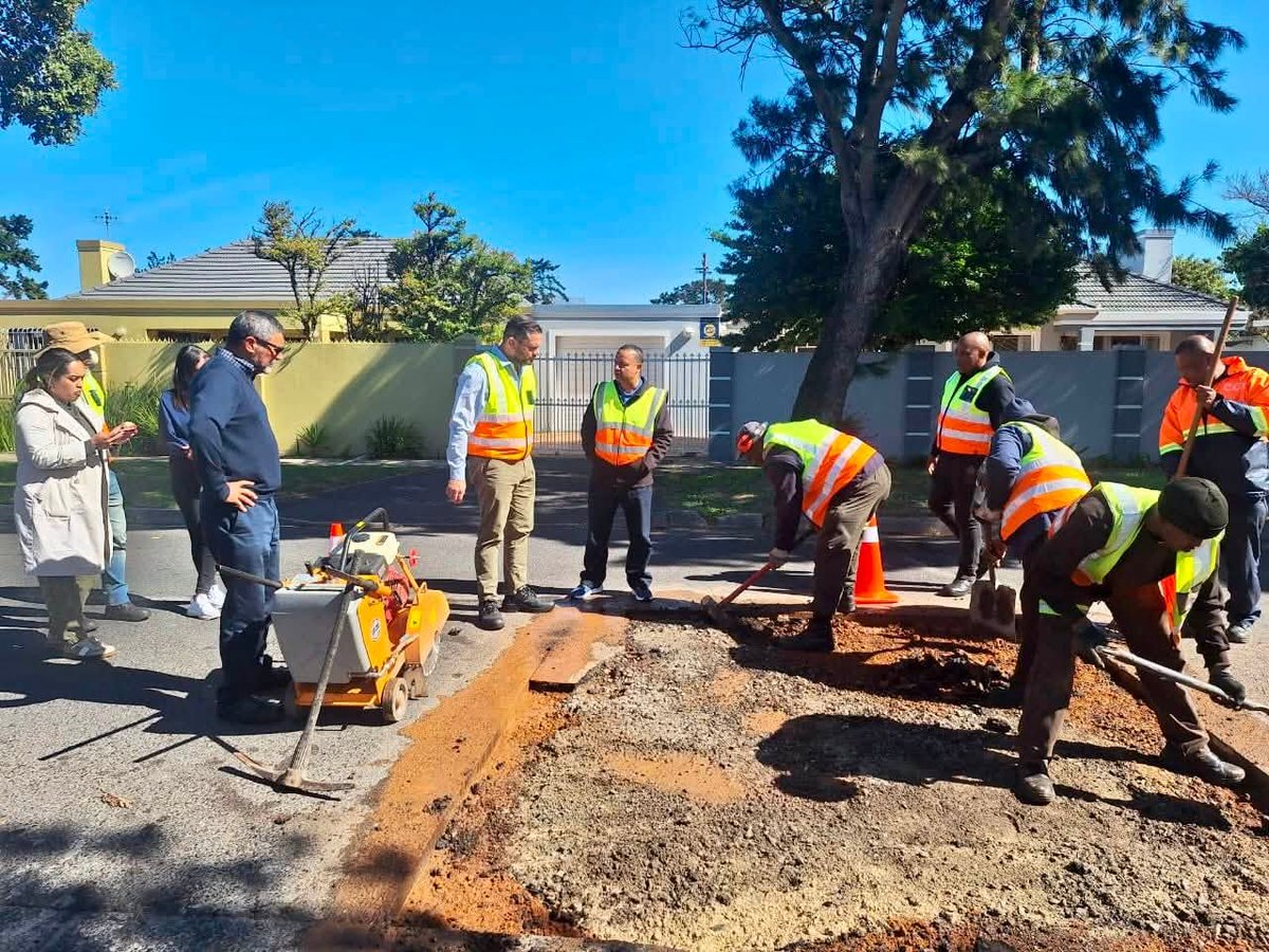 Our_DA's tweet photo. ❄️☀️ As Cape Town shakes off winter, the roads are getting some attention too.

In the DA-run City of Cape Town, teams are repairing the potholes and crocodile cracks left behind after winter on Cedar Road in Thornton.

It’s the everyday work of keeping our city moving and getting the basics right. 💙

🔗 See how we can get your town or city working for all: https://t.co/abESLCW1c7