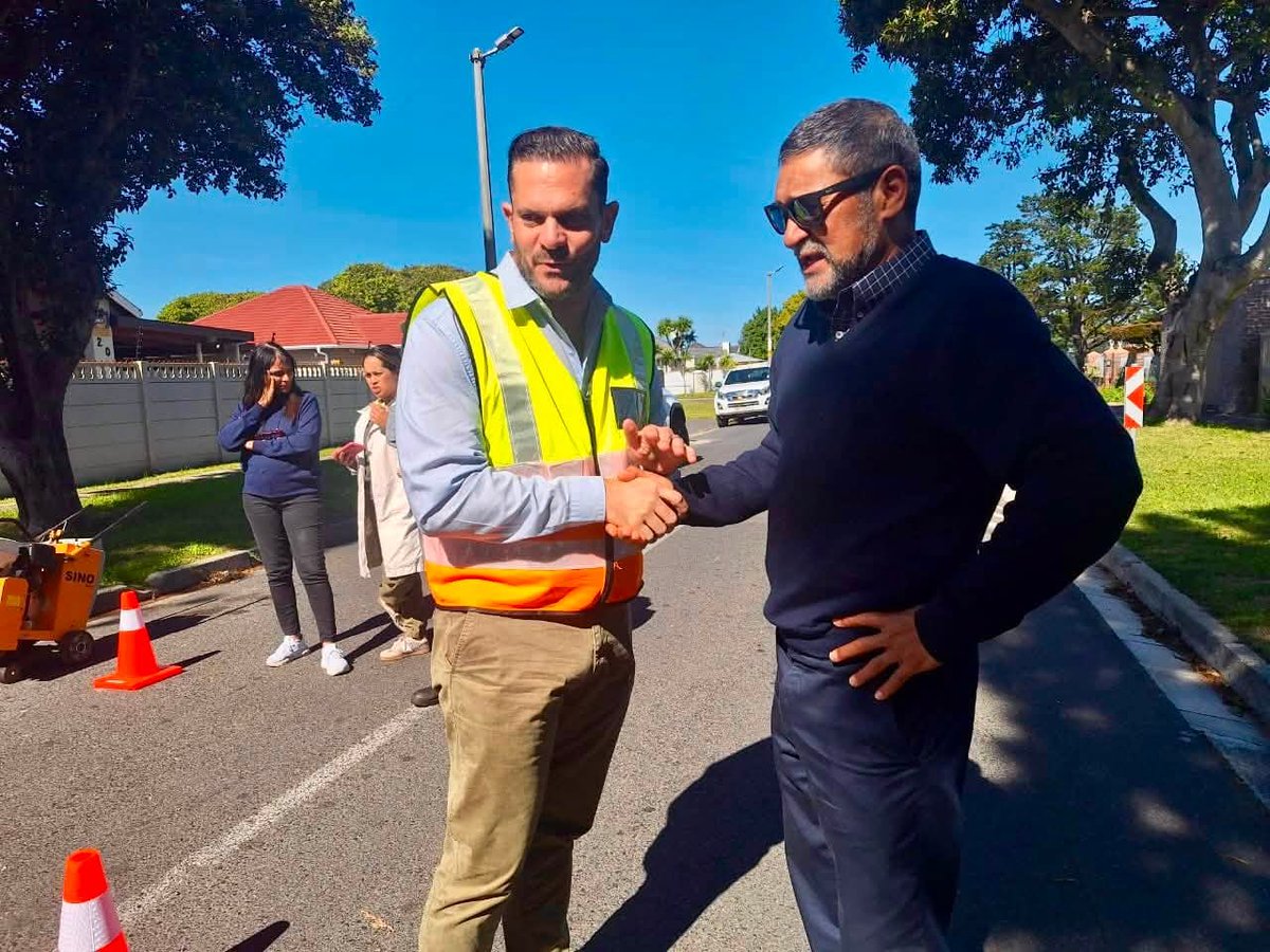 Our_DA's tweet photo. ❄️☀️ As Cape Town shakes off winter, the roads are getting some attention too.

In the DA-run City of Cape Town, teams are repairing the potholes and crocodile cracks left behind after winter on Cedar Road in Thornton.

It’s the everyday work of keeping our city moving and getting the basics right. 💙

🔗 See how we can get your town or city working for all: https://t.co/abESLCW1c7