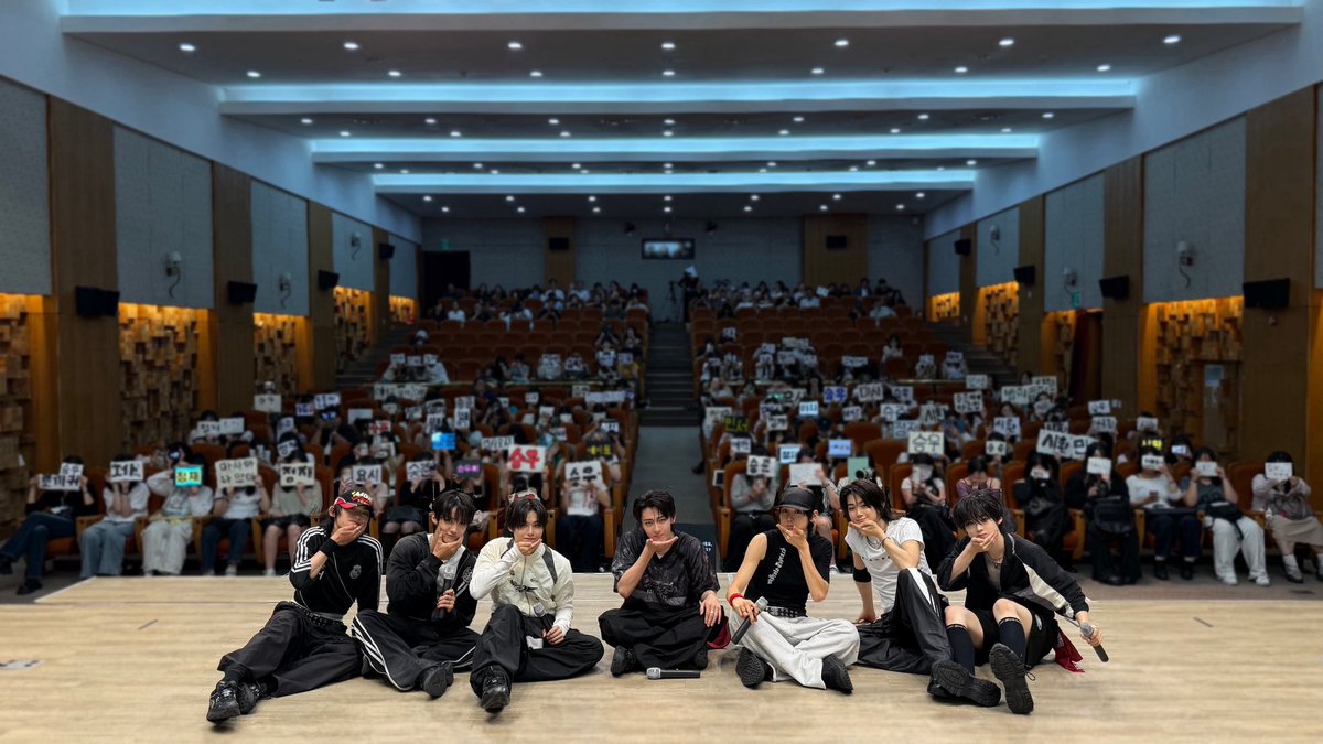 ouiboysofficial's tweet photo. GUERRILLA EVENT

#OUIBOYS #위보이즈 #ウィボーイズ https://t.co/CmakNbYuoM