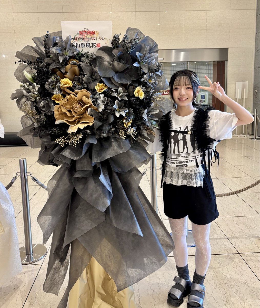 izm_tako's tweet photo. お花と写真撮れました！
かーわいいお花♡ありがとうございます💐 https://t.co/m81q40Sei3