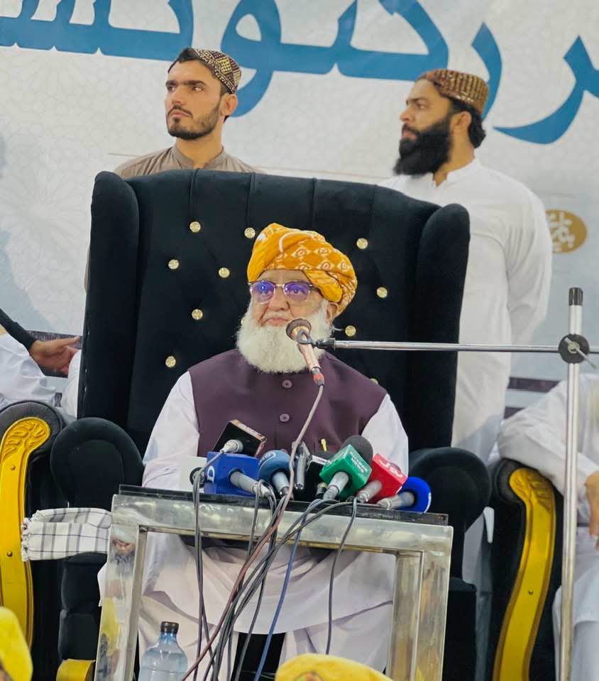 Sajjad_Ali09's tweet photo. چند روز اور مری جان فقط چند ہی روز
ظلم کی چھاؤں میں دم لینے پہ مجبور ہیں ہم

اور کچھ دیر ستم سہہ لیں تڑپ لیں رو لیں
اپنے اجداد کی میراث ہے معذور ہیں ہم
#جےیوآئی_ورکرزکنونشن_پشاور https://t.co/0G0Jh5c74f