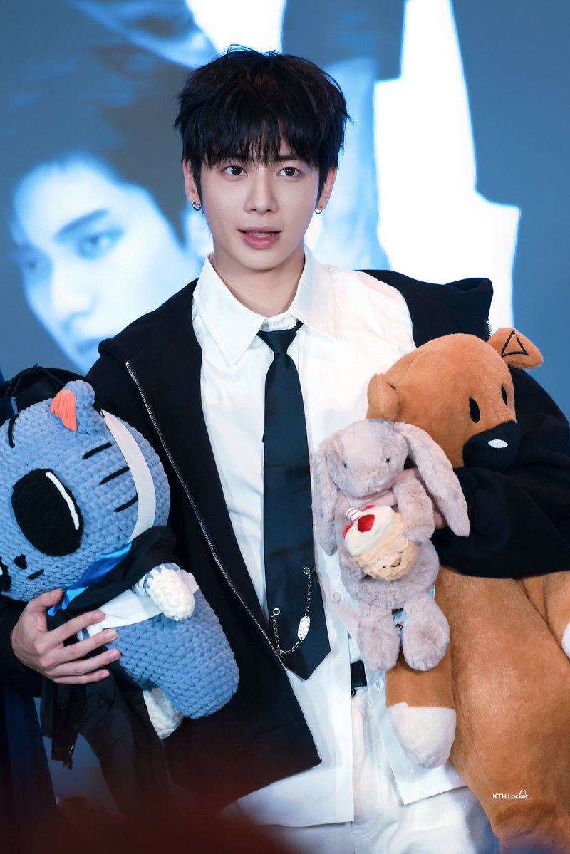 KTH_Locker's tweet photo. 👔

#태현 #TAEHYUN https://t.co/VFCuXZB839