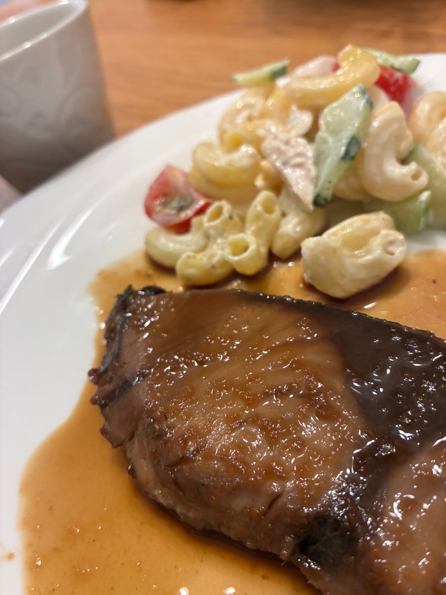 nightfly0906's tweet photo. 今夜は、ブリの照り焼きとマカロニサラダ。 https://t.co/nQDhqgjZ5A