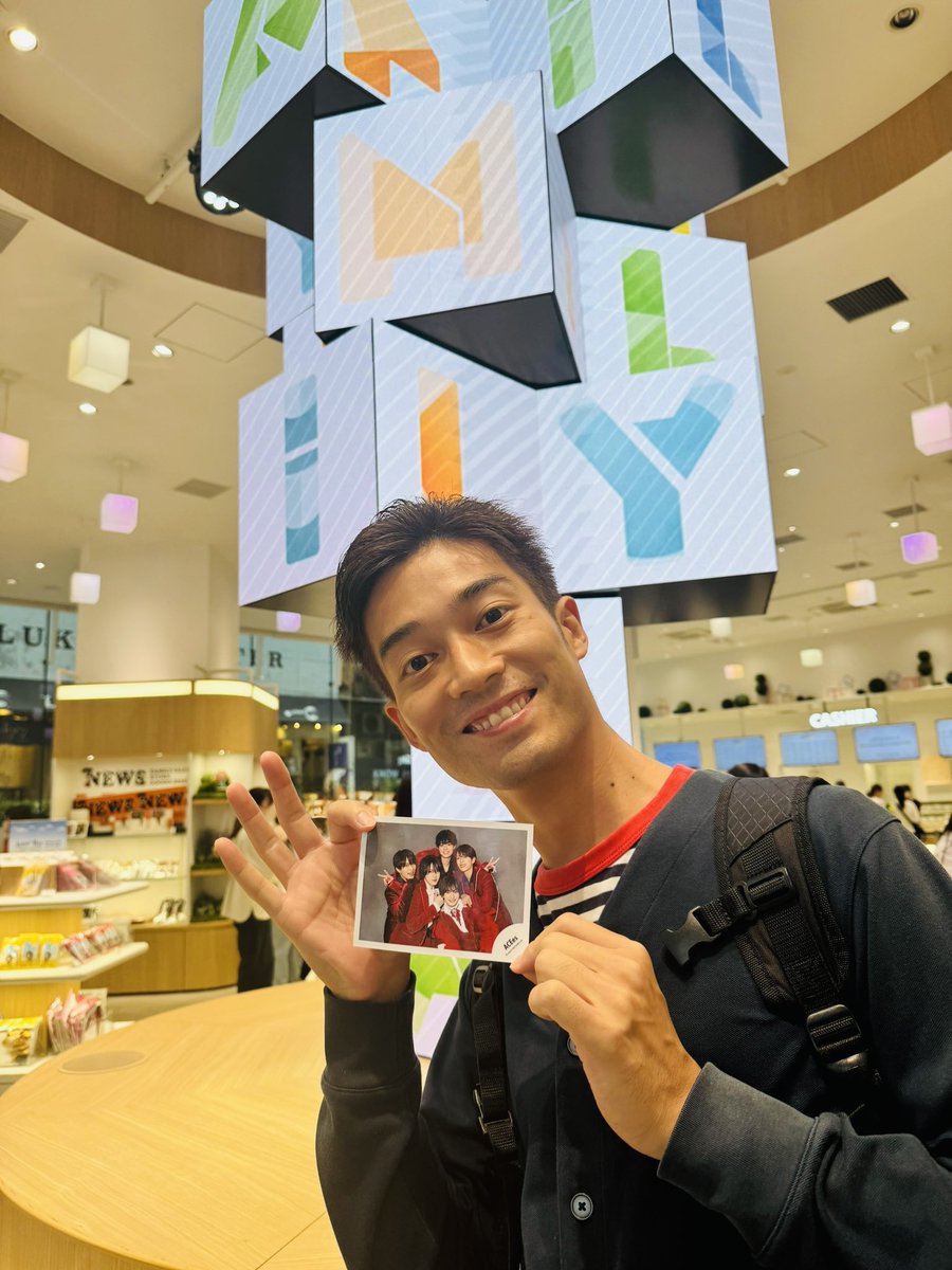 performerseoppi's tweet photo. BSフジ「夢にチャレンジ！」放送終了。
ACEesの皆様の、手に汗握るスポーツスタッキング真剣勝負、いかがでしたでしょうか。私も既に結果を知っていたにも関わらず、ドキドキしながら放送を見ておりました。

序盤から素晴らしいタイムを出し続け、誰よりも感覚的に、そしてシンプルな思考で取り組み続け、緊張やプレッシャーにも見事に打ち勝ち、チャンピオンの座に輝いた、作間さん。

楽しみながらも冷静に一つ一つの動きやテクニックを分析して、課題をしっかりとクリアして自分の力にしていき、予選・決勝でもその成果を存分に発揮してくださった、深田さん。

天才肌の運動神経で、練習時間でも素晴らしい記録を出し続け、予選敗退した後もカメラが回っていないところでひたすら練習を繰り返す程、熱い心を持って取り組んでくださった、浮所さん。

苦手な競技だと感じながらも、練習時間中一切あきらめることなくカップを触り続け、予選では毎回自己ベストとほぼ同じタイムを出し続けるという、強靭な精神力を見せてくださった、那須さん。

練習中、新しい技が出来る様になった時や、自分の記録を更新した時に、「嬉しい」「楽しい」という気持ちをずっと全身で表現してくださり、予選も明るく前向きな気持ちで挑んでくださった、龍我さん。

スポーツスタッキングを通して、こんな素敵なACEesの皆様と出会えたことを心から嬉しく思いますし、ここまで全力でカップと向き合ってくださったことに心から感謝しております。ACEesの皆様、本当にお疲れ様でした&ありがとうございました！

そして、本日の放送を見てくださった視聴者の皆様、放送が告知されてからSNSで盛り上げつつ楽しみにしてくださった皆様、全国のACEeeの皆様、本当にありがとうございました。

ACEesの皆様がスポーツスタッキングと共に過ごされたこの時間が、これからも永遠にこだまする感動の1シーンとして、皆様の心に残り続けていただければ幸いです。

まだ放送をご覧になっていない方、見逃してしまった方、ご興味がある方、今でしたらTVerでご覧いただけますので、是非チェックしてみてください♪

「夢にチャレンジ！」TVer
https://t.co/iuCc2tzlfw

あらためまして、関わってくださった全ての皆様へ、心より感謝申し上げます。この度は貴重な機会を作ってくださり、本当にありがとうございました！
そして、ACEesの皆様の更なるご活躍を心より祈っております♪

#ACEes
#夢にチャレンジ！
#スポーツスタッキング 
#ACEes夢チャレスタック