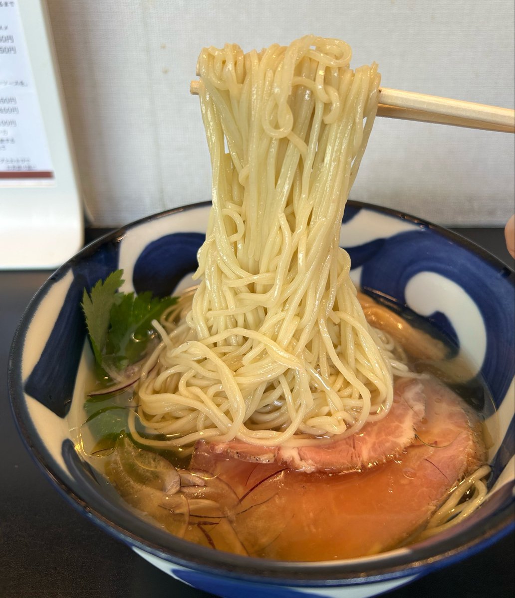 i1_ppg's tweet photo. 🍜麺牛ひろせ🐮 さん✨

🍜冷たい煮干しそば✨️

もうすぐ終了との事で滑り込みｾｰﾌ✨😏
冷たくて美味いやつ😋いただきます
もうね 夢中で食べました!!美味すぎるのよ
お肉やわらかﾊﾟﾂﾊﾟﾂ細麺 卓上ﾜｻﾋﾞが最高に合う❤︎帰り際に少しお話しありがとうございました(๑ ́ᄇ`๑)ｺﾞﾁﾃﾞｼﾀ https://t.co/xtUuFA63fa