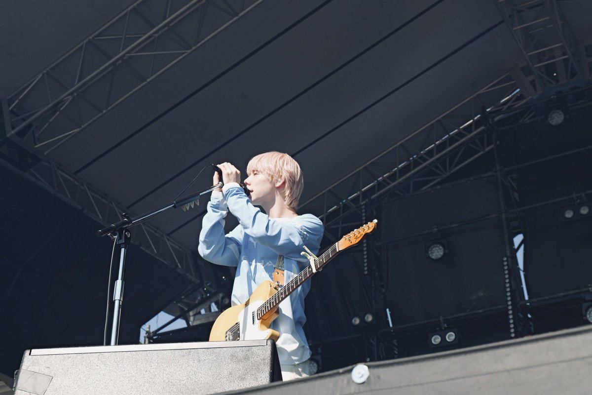 ren_t15's tweet photo. 音楽という魔法みたいなもので
みんな幸せになれ!!!

WILD BUNCH FEST. 2026

ーーー

セットリスト

1.夏色日記
2.ダーリン
3.ハルハル
4.シティーライト、今夜
5.私的幸福論
6.話したいこと
7.ハッピーエンドで

絶対日焼けしたThe 夏やった楽しかった🪄 https://t.co/R7zUQVZwq8