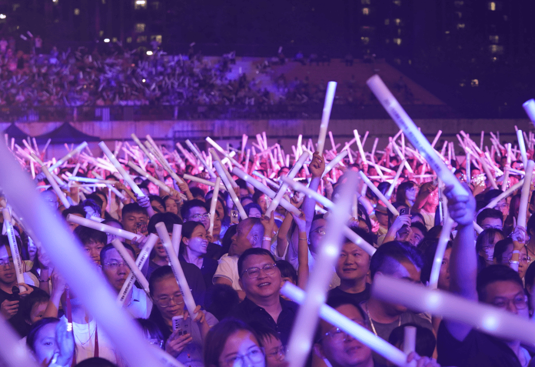 theycallmekiki's tweet photo. Catch the electrifying indie band’s headlining set at downtown’s iconic venue tonight! 8PM, early arrivals get free band stickers—don’t miss the energy! https://t.co/50WnEujPM8