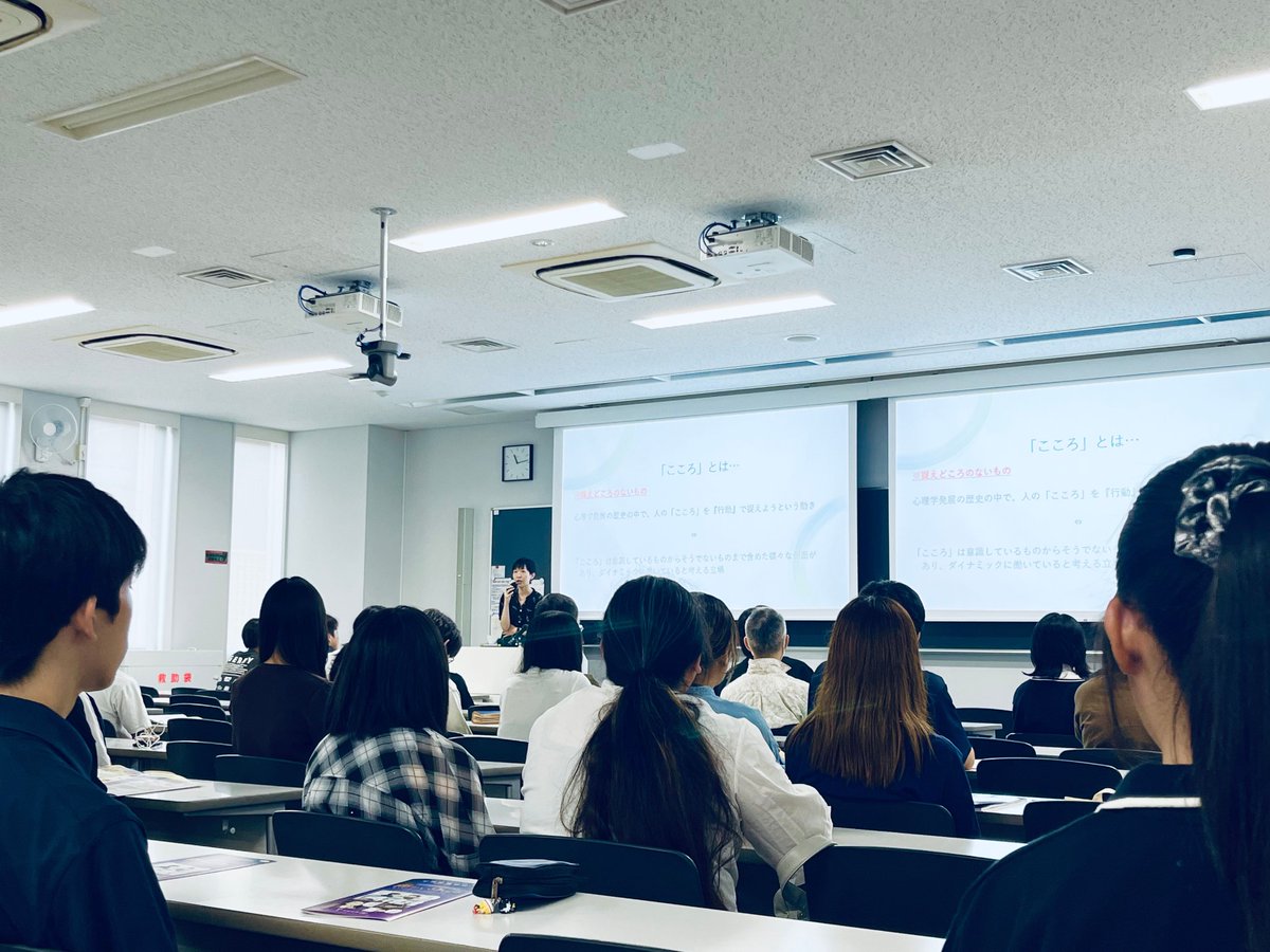 ClinPsyTais's tweet photo. 8月22日オープンキャンパス。遠田先生の模擬授業「心のメカニズムについて考えよう」の様子です。たくさんの方が興味をもって参加してくれました。 https://t.co/aK1J2L9mSU