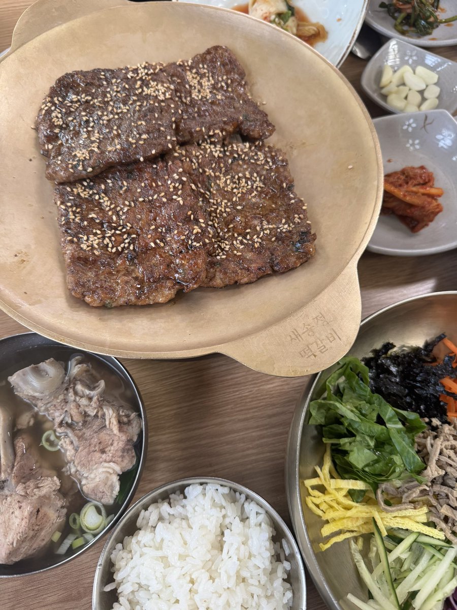 luvfjqm's tweet photo. 광주 떡갈비 차원이 달라💦💦 https://t.co/n2Dk7aNZaJ