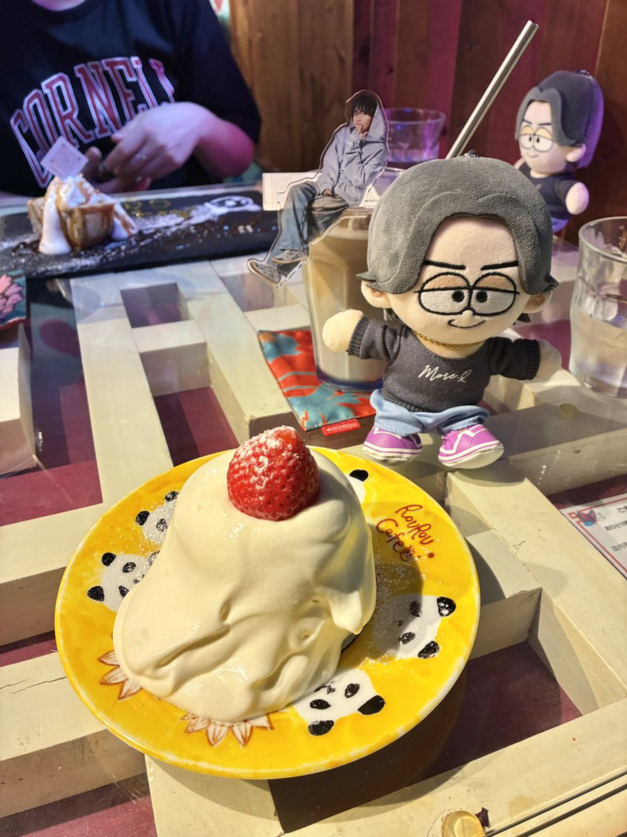 ngnb1004's tweet photo. よにのちゃんねる#555で来てた横浜のカフェ！もちろん風磨くんと同じアイスカフェラテ🫶ショートケーキもいちごたっぷり入ってて美味しかった〜🍓✨ https://t.co/YAVLm7HCRN