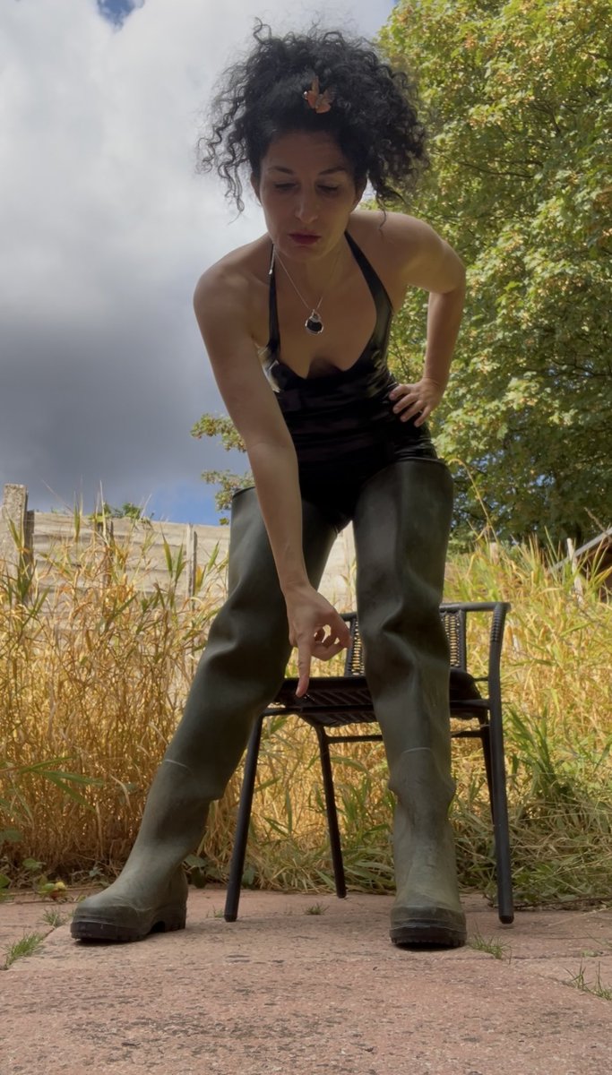 alikitcat9's tweet photo. #goddessalikitcat #findom #mistress #queen #waders #boots #bootsseason #wellies #rainboots #onyourknees #paypig #slave #submissivepet #bootsworship #footworship #downboy #downgirl 👢🧎♀️🖤❤️ https://t.co/28esMF4dTO