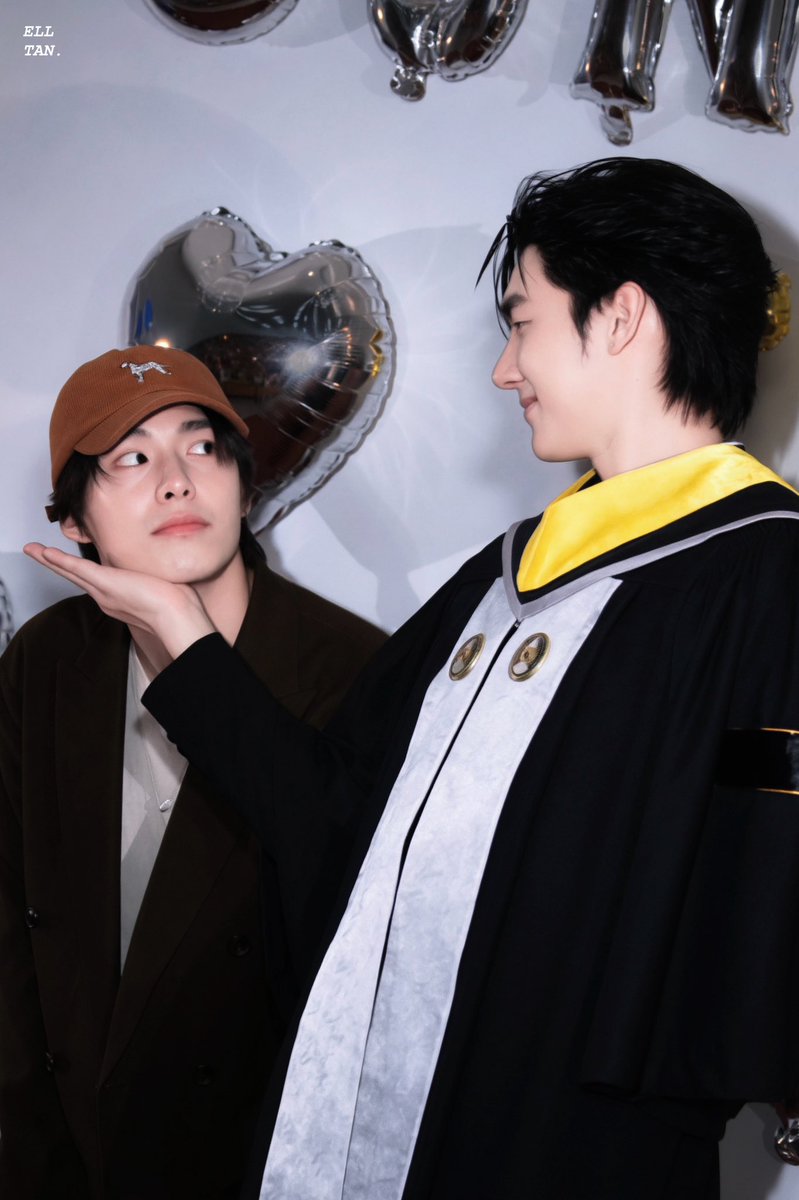 lltan_'s tweet photo. พี่บัณฑิตป้ายแดงกับน้องชายคนสนิทของเขา

TEE GRADUATION DAY 

#TeeGraduation 
#ตี๋เฮง #TeeHeng https://t.co/0fjxkeCs1N