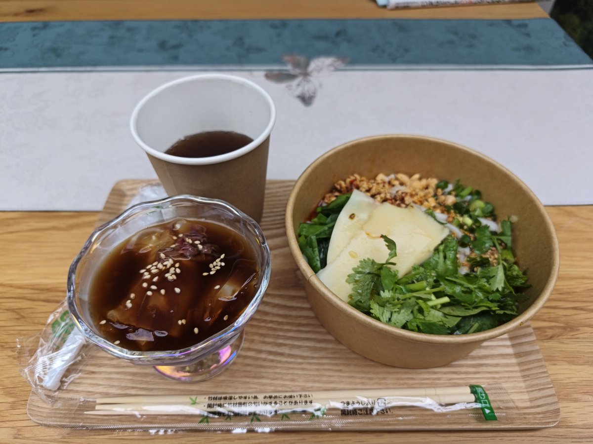 BlueXP17's tweet photo. 雲南カフェの涼米線と珈琲(豆) https://t.co/WcKLFT2CJu