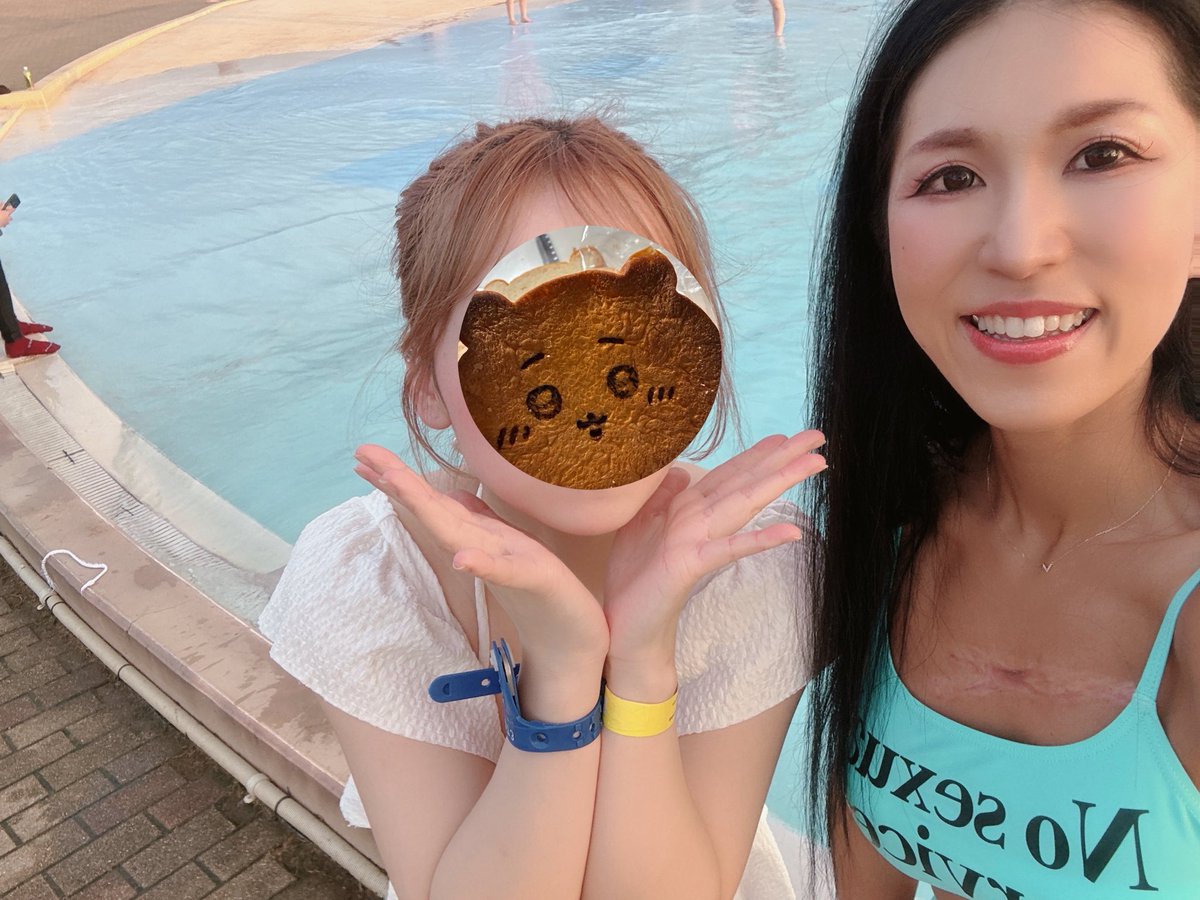 chi1018chi's tweet photo. 2連連続、プロとナイトプール🥰
後輩が可愛すぎた😂❤️
来年も絶対行こ🥰❤️ https://t.co/lMMntWjqId