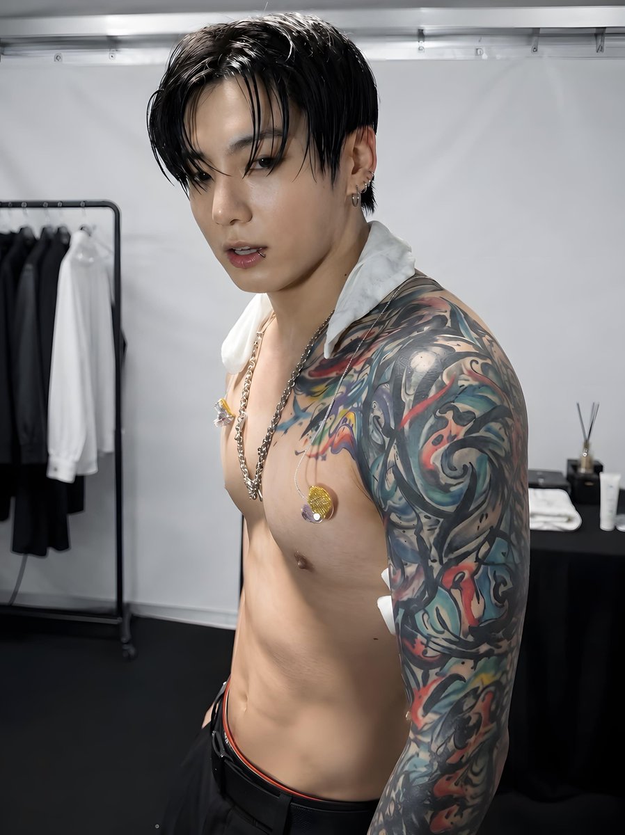 mniJeonKook3's tweet photo. 🔥 https://t.co/HVIlvZjyqq