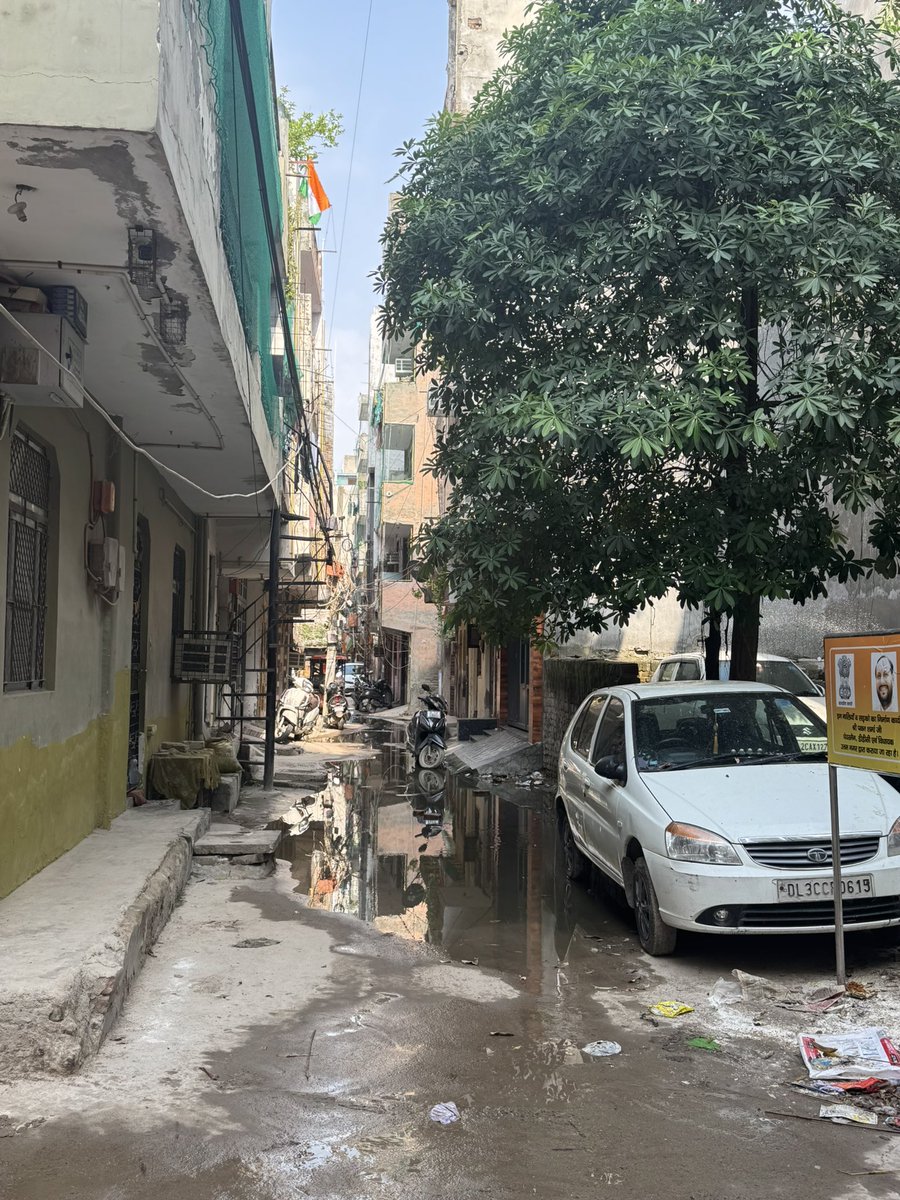 VPathran's tweet photo. Honourable Authorities, please look into the road conditions in MS Extension, Block Mohan Garden. Broken roads, waterlogging, garbage on roads and repeated digging are causing problems. Kindly resolve these issues ASAP.
@gupta_rekha @BJP4Delhi @DelhiPwd @DelhiJalBoard @MCD_Delhi https://t.co/s4949PKbpb