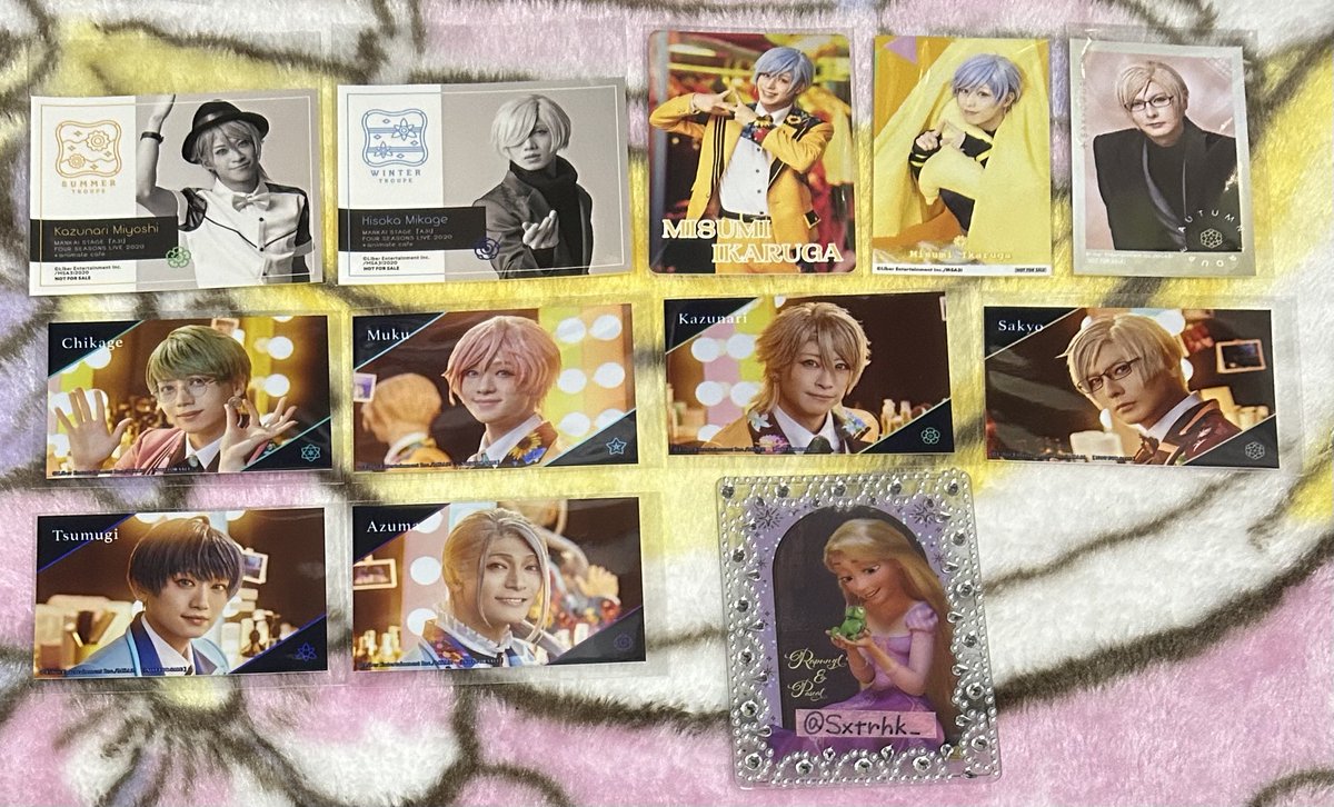Sxtrhk_'s tweet photo. 【交換】A3! エーステ

譲：シトロン、☆千景、天馬、椋、☆三角、☆一成、太一、臣、☆左京、☆莇、☆紬、丞、密、東、ガイ

求：[コースター]各1
真澄(稽古着、フォーライ、今弾)
至(フォーライ2020、ACT2)

[特典]
☆映画特典 万里

[異種]ホテルコラボ、ナンジャ優先
至、万里

☆⇔☆
郵送 https://t.co/lRUy42Tnia
