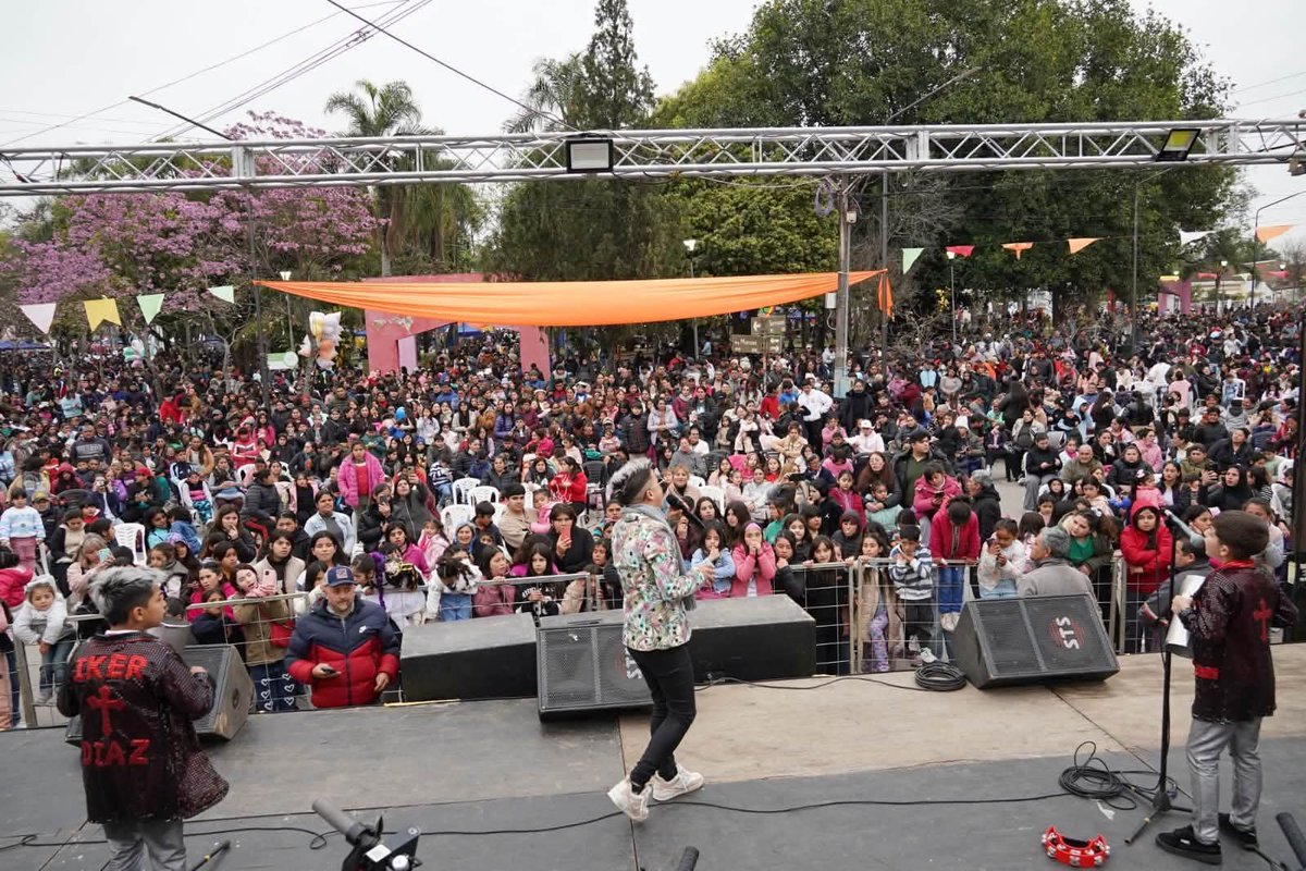SebaSalazarbv's tweet photo. Quiero felicitar a la intendenta @AnaPaulaQuiles y a todo su equipo por la hermosa Fiesta del Día del Niño que compartimos en Bella Vista

También quiero agradecer especialmente a cada empleado municipal que trabajó con compromiso y dedicación para hacer posible esta celebración https://t.co/oMXX5QIkxP