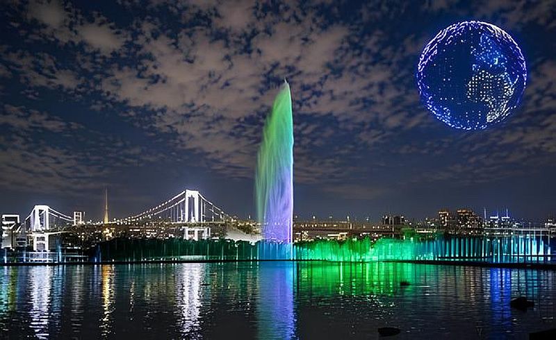 event_checker's tweet photo. お台場の夜空に800機のドローンが舞う！

「東京アクアシンフォニー」と
ドローンショーが2日間限定で共演

噴水×光×音楽×ドローンが一体となり
夜空に「SAKURA FUBUKI」などを描きます

📅 8/29(土)-30(日)
⏰ 19:00／21:00
📍 お台場海浜公園
🎫 観覧無料

→ https://t.co/t7UCFUB1kt https://t.co/Johumcnbz5
