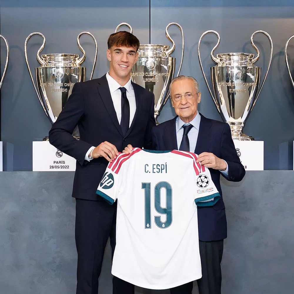 MadridXtra's tweet photo. Yesterday: Scored the winner for Real Madrid

Today: Presented as a new Real Madrid player

Carlos Espí 🤍🇪🇸 https://t.co/v6KT9O3GxW