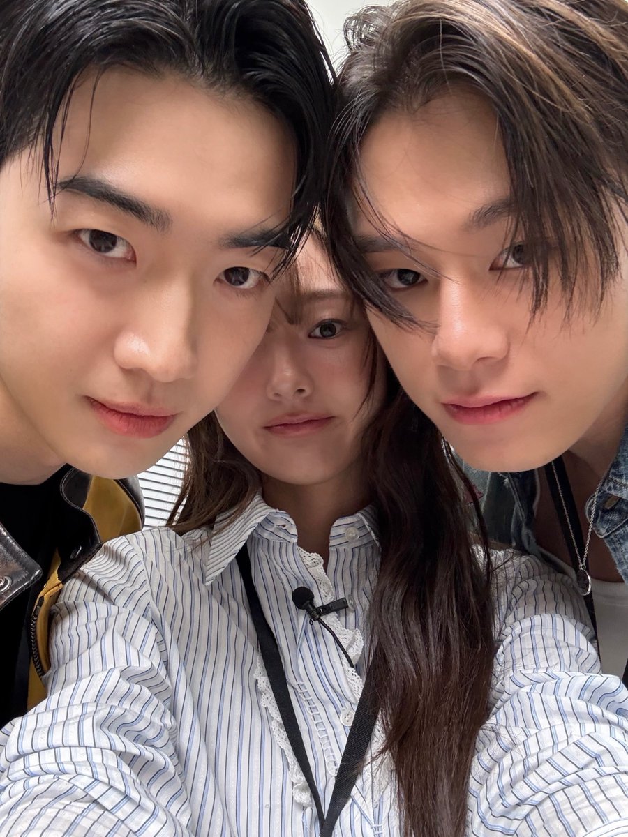 po___ong's tweet photo. 아진짜 하기찬다름 이분들 옹기종기 너무귀엽다
MZ항공샷까지 야무지게 말아주는 최애의사원 하자 ♡ https://t.co/USEZXUInXG