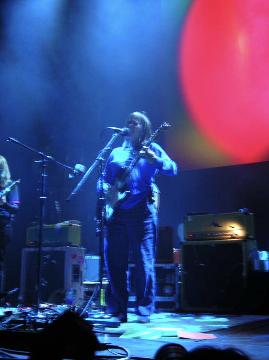 titafragile's tweet photo. Blurry pictures of the breeders tonight :) https://t.co/ng8ky6jhdq