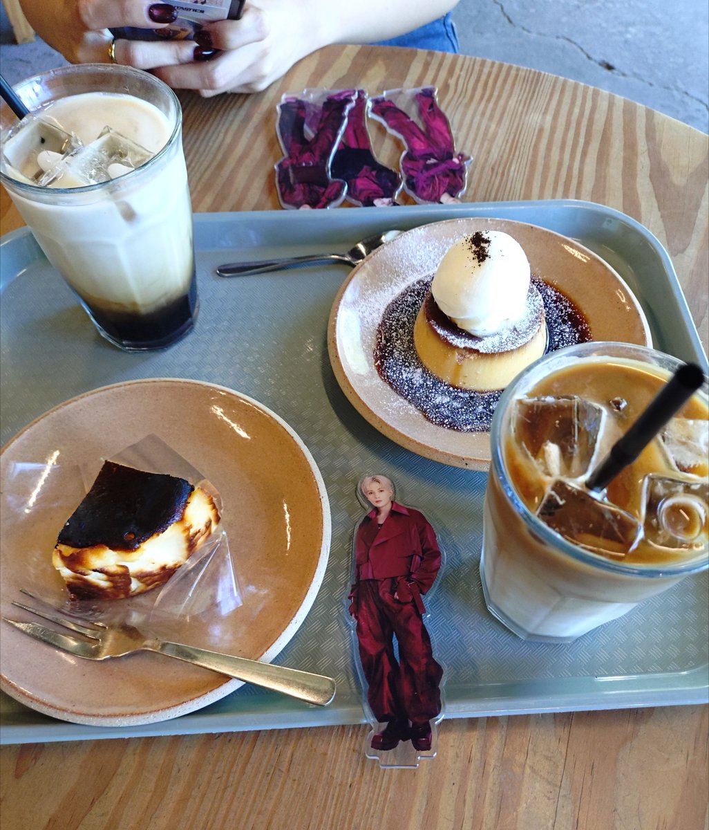 rira060's tweet photo. 1年ぶりのみぃちゃんと推し活😳
LIVE円盤鑑賞会とカフェ行って沢山お話できてめっちゃ楽しかった🥹
来月FANTA福岡公演で会うの楽しみにしてる🩷🩷 https://t.co/zuYiicxBGK