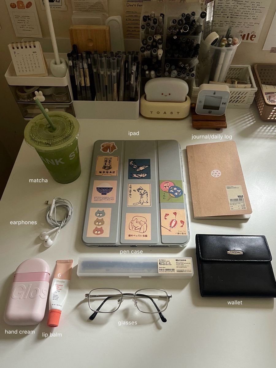 islaboards's tweet photo. Everything I keep in my bag https://t.co/bKff8D2m5h