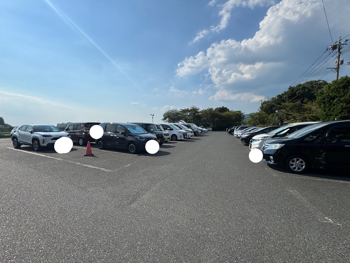 nishiwaki_hk's tweet photo. ひょんな事から有名になってしまった泰泉閣ですが、今日もほぼ満車で大盛況のようで安心しました。
それとこれとは別問題なので不買やキャンセル運動すると息巻いていたXの方たちは実際にはそもそも泰泉閣を利用すらしたことない人たちがほとんどだったんだなと改めて感じました。
夏のプールも華はないですがこじんまりとしていて家族連れで楽しめます。
  #泰泉閣  #ジャングル風呂
