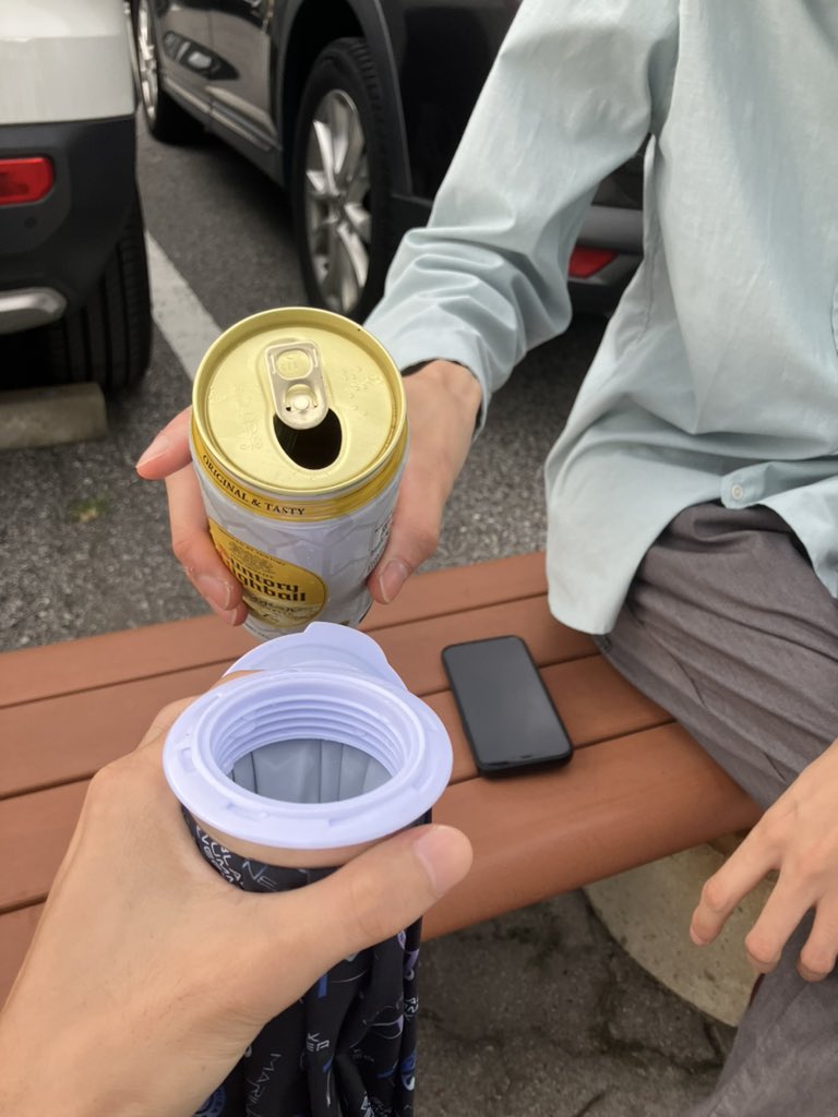 yosshiisland23's tweet photo. ネモ党わいの氷のうにハイボール入れやがった https://t.co/TXwH0OhZFy